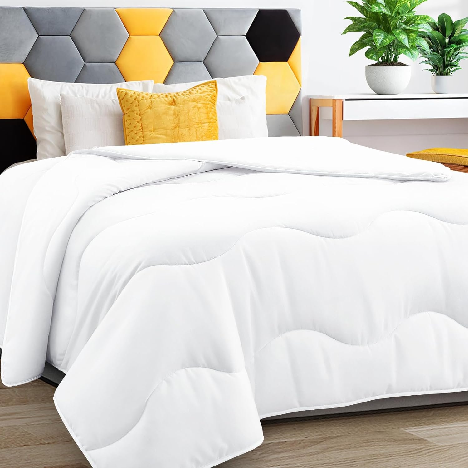 MEELUS Lightweight Comforter Cooling White, All Season Duvet Insert Breathable Queen Size Summer Bedding, Soft Microfiber Cool Down Alternative Quilt with Corner Tabs, 88×88 inch