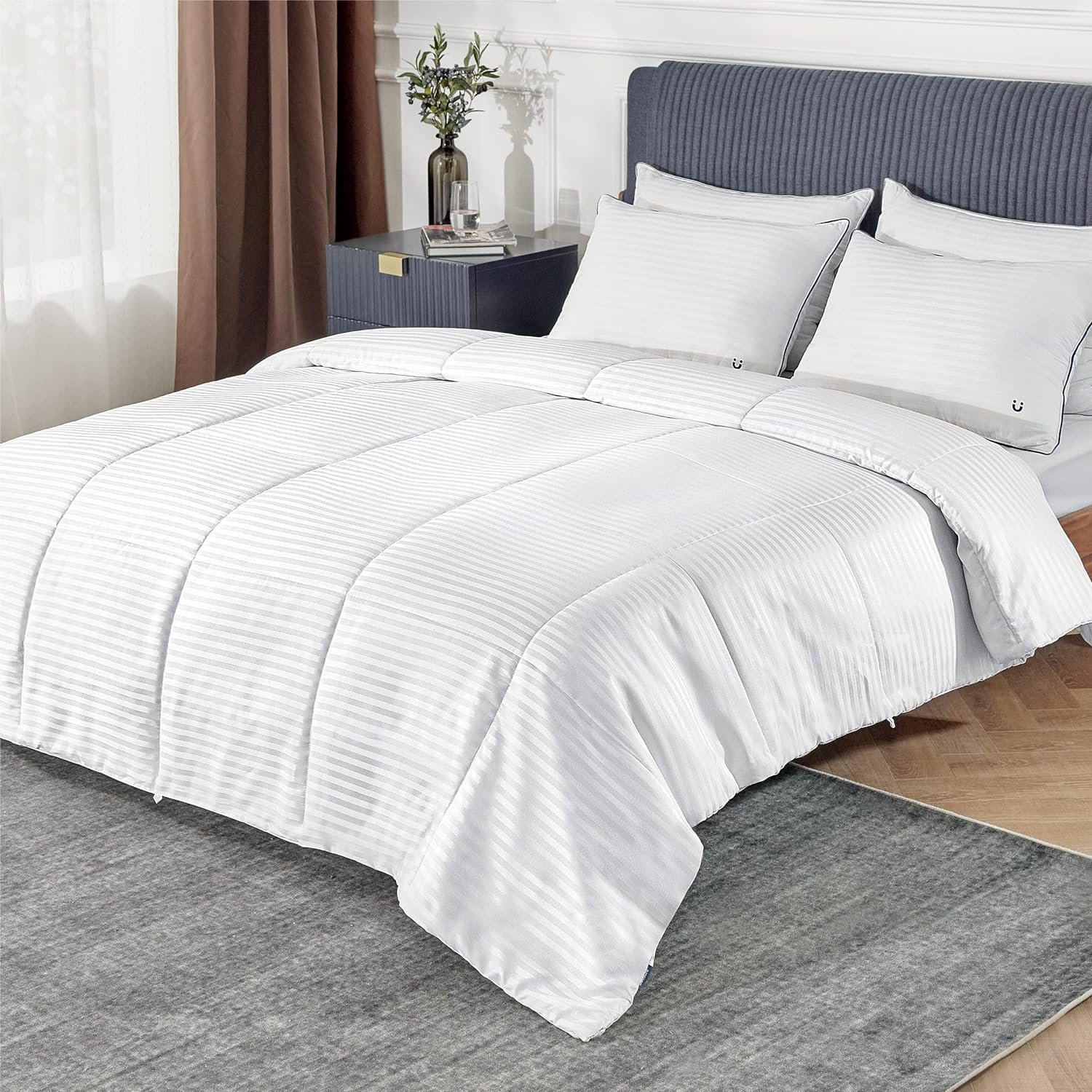 Bedsure Duvet Insert King Size – Lightweight Comforter, Quilted Cooling Duvet Insert, Down Alternative Summer Comforter with 8 Tabs, Ultra Soft Blanket, Striped, King, White, 90×102 inches
